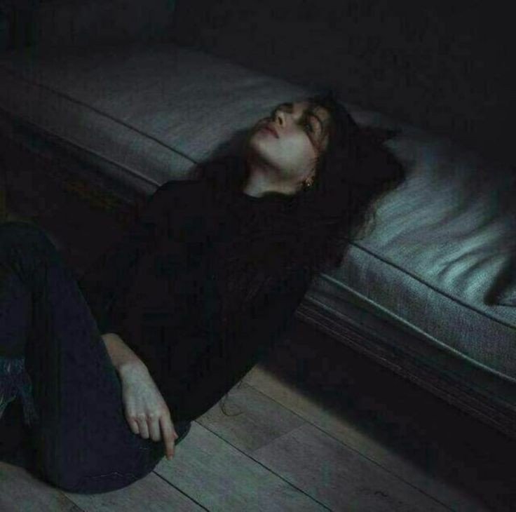 sad whatsapp dp anime girl