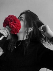 Aesthetic Hidden Face Girl Pic Black and White (1)