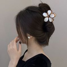 Aesthetic Hidden Face Girl Pic Black and White (101)