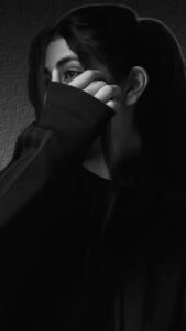 Aesthetic Hidden Face Girl Pic Black and White (11)