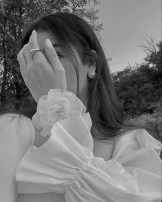 Aesthetic Hidden Face Girl Pic Black and White (118)