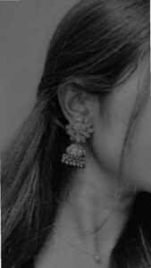 Aesthetic Hidden Face Girl Pic Black and White (12)