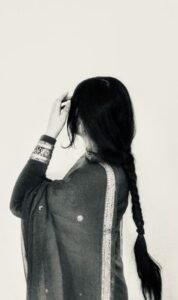 Aesthetic Hidden Face Girl Pic Black and White (127)