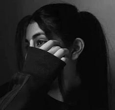 Aesthetic Hidden Face Girl Pic Black and White (133)