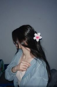 Aesthetic Hidden Face Girl Pic Black and White (135)