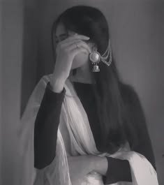 Aesthetic Hidden Face Girl Pic Black and White (136)