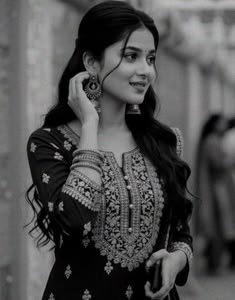 Aesthetic Hidden Face Girl Pic Black and White (137)