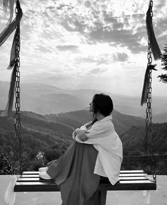 Aesthetic Hidden Face Girl Pic Black and White (138)