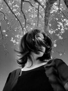 Aesthetic Hidden Face Girl Pic Black and White (16)
