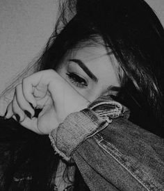 Aesthetic Hidden Face Girl Pic Black and White (18)