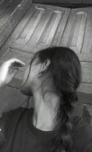 Aesthetic Hidden Face Girl Pic Black and White (30)