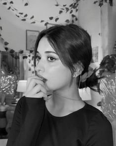 Aesthetic Hidden Face Girl Pic Black and White (34)
