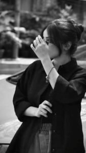 Aesthetic Hidden Face Girl Pic Black and White (36)