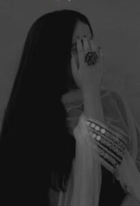 Aesthetic Hidden Face Girl Pic Black and White (4)