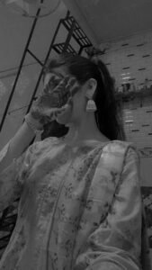 Aesthetic Hidden Face Girl Pic Black and White (44)