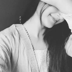 Aesthetic Hidden Face Girl Pic Black and White (45)