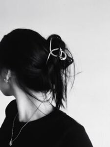Aesthetic Hidden Face Girl Pic Black and White (48)