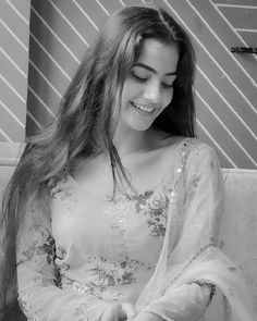Aesthetic Hidden Face Girl Pic Black and White (50)