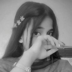 Aesthetic Hidden Face Girl Pic Black and White (6)