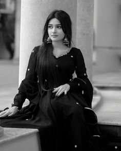 Aesthetic Hidden Face Girl Pic Black and White (63)
