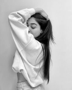 Aesthetic Hidden Face Girl Pic Black and White (65)