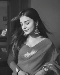 Aesthetic Hidden Face Girl Pic Black and White (69)