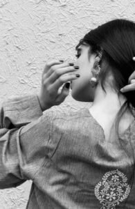 Aesthetic Hidden Face Girl Pic Black and White (70)