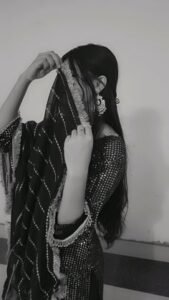 Aesthetic Hidden Face Girl Pic Black and White (83)