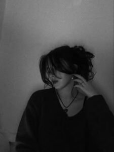 Aesthetic Hidden Face Girl Pic Black and White (97)