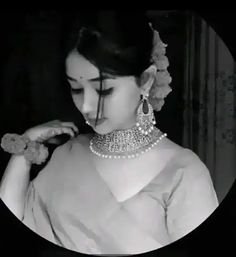 Aesthetic Hidden Face Girl Pic Black and White (98)