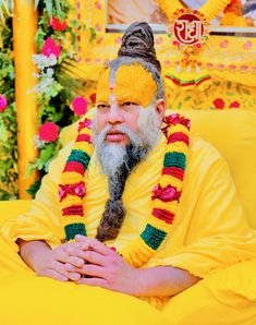 Premanand Ji Maharaj with Radha Krishna 4K Wallpaper (11)