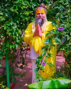 Premanand Ji Maharaj with Radha Krishna 4K Wallpaper (20)