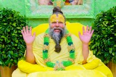 Premanand Ji Maharaj with Radha Krishna 4K Wallpaper (39)