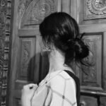 Aesthetic Hidden Face Girl Pic Black and White (100)